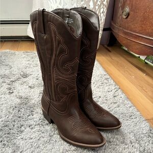 Coconut’s Legend Cowboy boots women’s 8